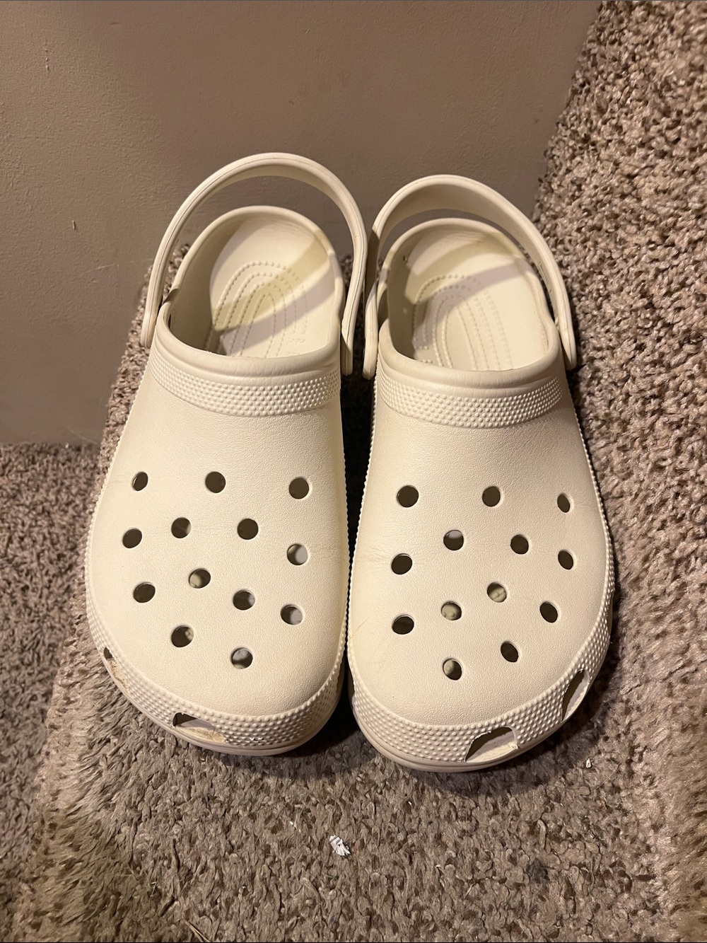 CROCS Classic Clog in Off White